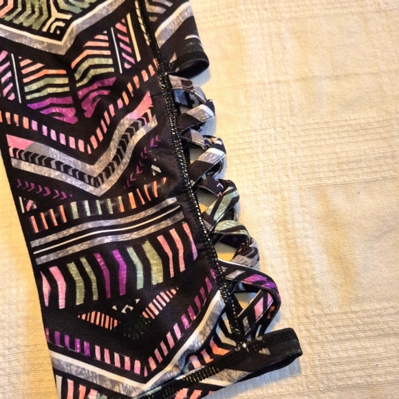 Gaiam women's size Large cropped lattice bottom leg multi color leggings, EUC - Picture 4 of 7